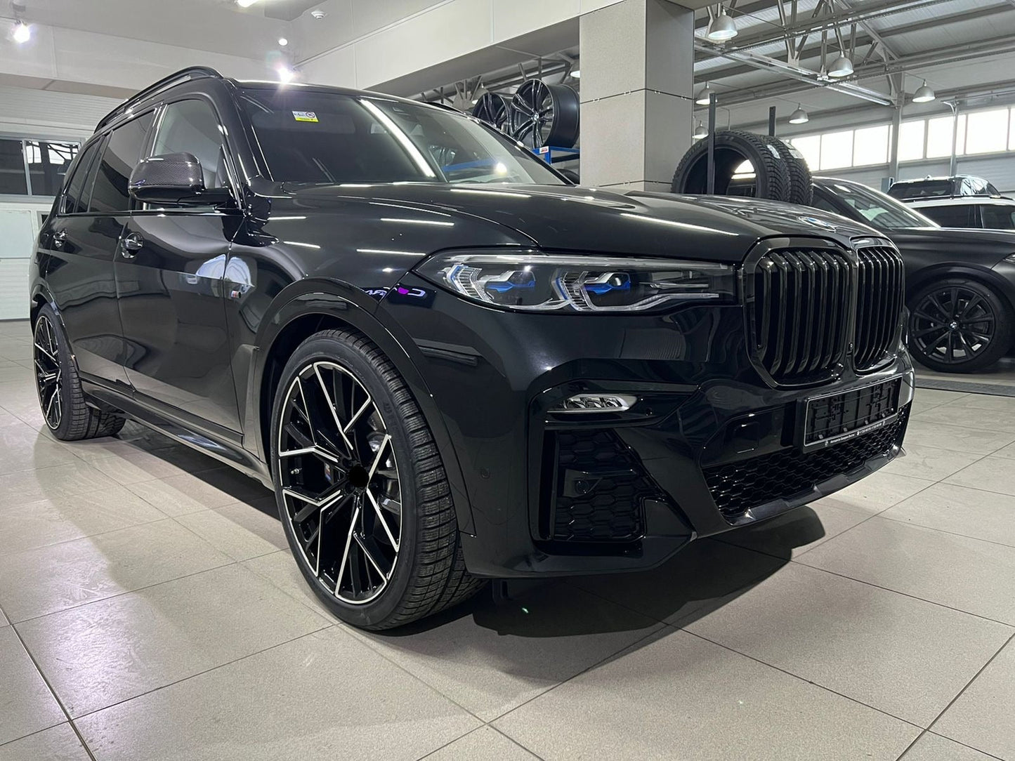 811M STYLE M8 WHEELS We produced premium quality forged wheels rims for BMW X7 G07 Our wheels sizes: Front 22 x 9.5 ET 22 Rear 22 x 10.5 ET 28 Finishing: Glossy Black + Machined Face Forged wheels can be produced in any wheel specs by your inquiries and we can provide our specs