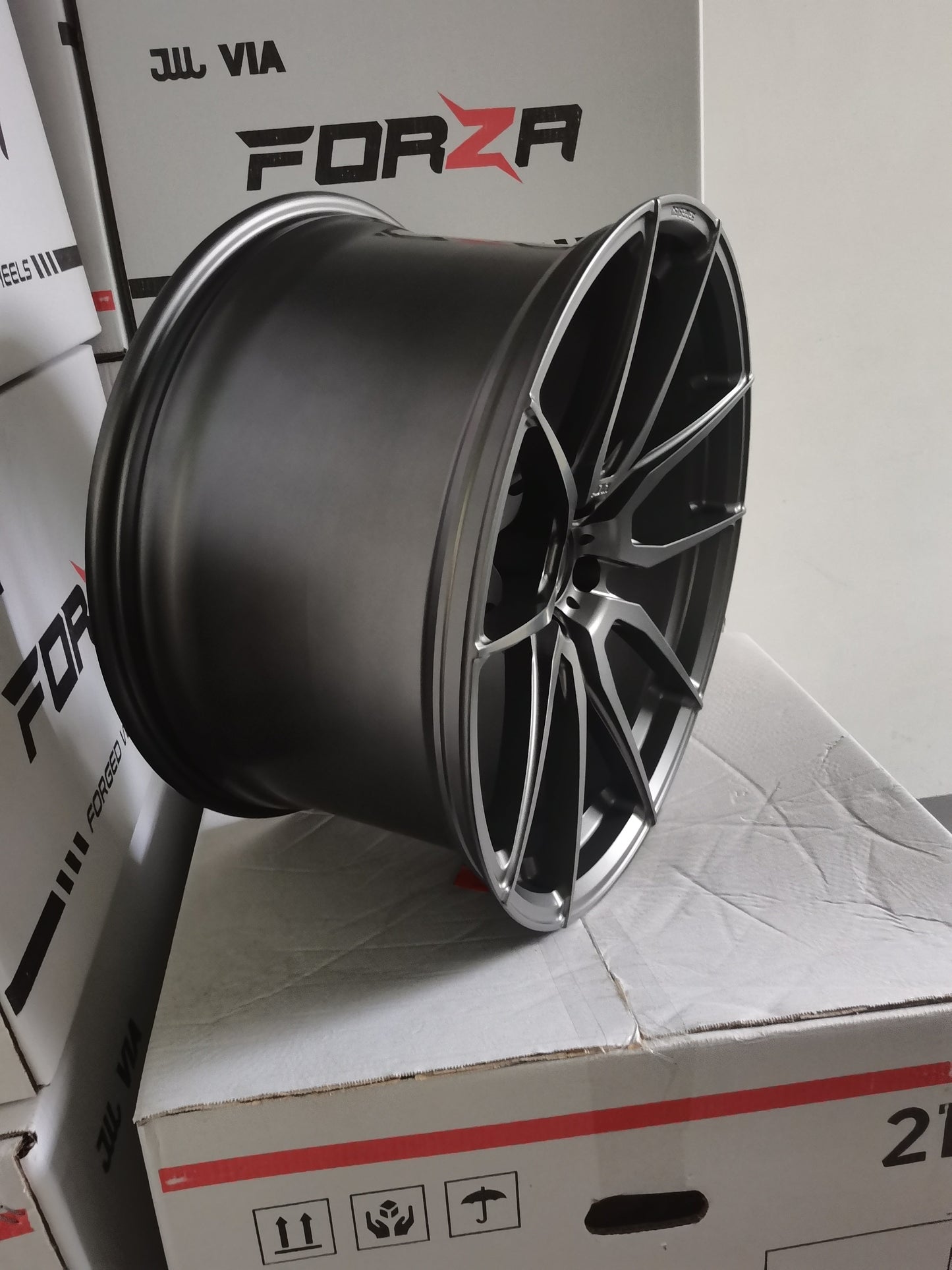 We produced premium quality forged wheels rims for BMW X5M F85 Our wheels sizes: Front 21 x 10.5 ET 21 Rear 22 x 11.5 ET 28 Finishing: Forged wheels can be produced in any wheel specs by your inquiries and we can provide our specs