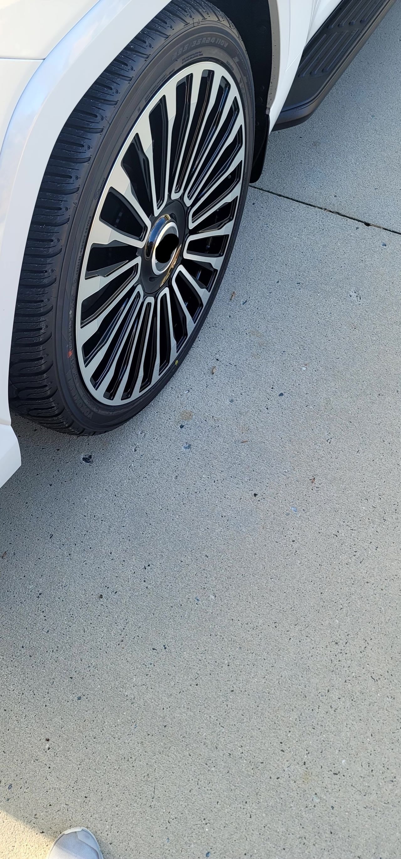 We produced premium quality forged wheels rims for LEXUS LX600 2021+ Our wheels sizes: Front 24 x 10 ET 50 Rear 24 x 10 ET 50 Finishing: Black Diamond Forged wheels can be produced in any wheel specs by your inquiries and we can provide our specs