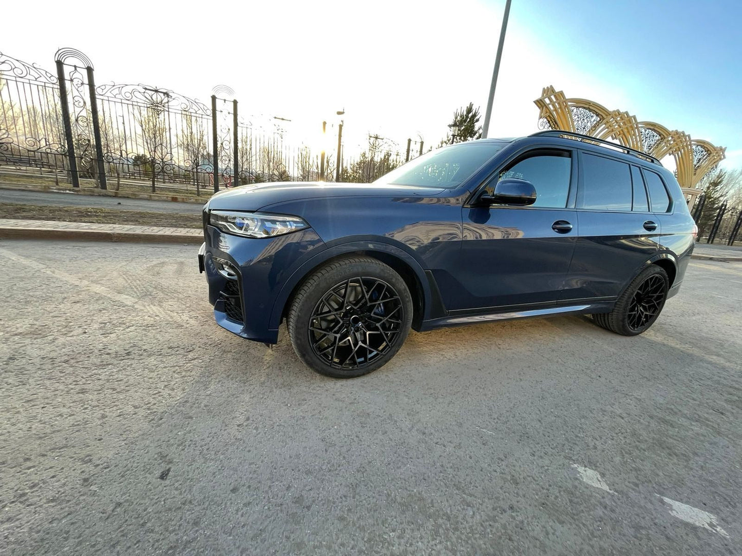 813M STYLE OEM WHEELS BMW M8 We produced premium quality forged wheels rims for BMW X7 G07 Our wheels sizes: Front 22 x 9.5 ET 32 Rear 22 x 10.5 ET 43 Finishing: Glossy Black + Machined Face Forged wheels can be produced in any wheel specs by your inquiries and we can provide our specs