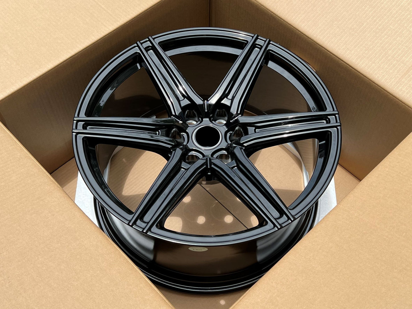 We manufacture premium quality forged wheels rims for TOYOTA LAND CRUISER 300 LC 300 in any design, size, color. Wheels size: 21 x 10 ET 23 PCD: 6 X 139.7 CB: 95.1 Forged wheels can be produced in any wheel specs by your inquiries and we can provide our specs