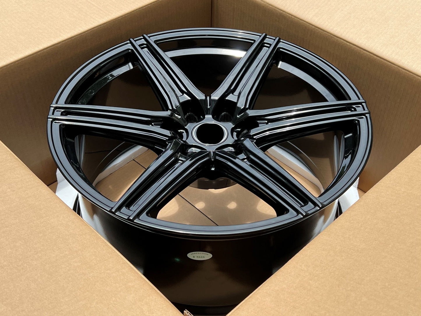 We manufacture premium quality forged wheels rims for TOYOTA LAND CRUISER 300 LC 300 in any design, size, color. Wheels size: 21 x 10 ET 23 PCD: 6 X 139.7 CB: 95.1 Forged wheels can be produced in any wheel specs by your inquiries and we can provide our specs