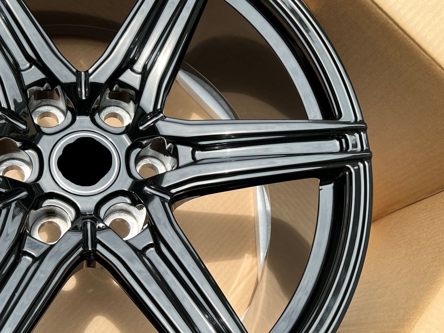 We manufacture premium quality forged wheels rims for TOYOTA LAND CRUISER 300 LC 300 in any design, size, color. Wheels size: 21 x 10 ET 23 PCD: 6 X 139.7 CB: 95.1 Forged wheels can be produced in any wheel specs by your inquiries and we can provide our specs