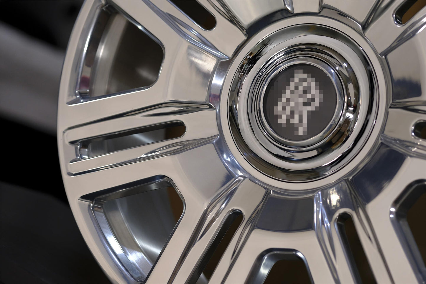 We manufacture premium quality forged wheels rims for Rolls Royce Cullinan in any design, size, color. Wheels size: Front 22 x 8,5 ET 35 Rear 22 x 9,5 ET 35 PCD: 5 x 112 CB: 66,6 Forged wheels can be produced in any wheel specs by your inquiries and we can provide our specs